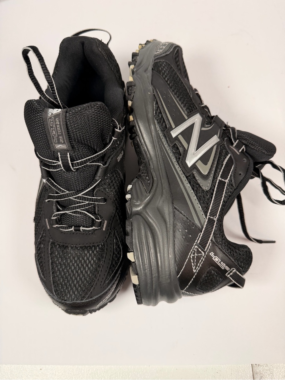NWOT New Balance 411 All Terrain Men 7.5 D Black Silver Trail Running MT411BS2